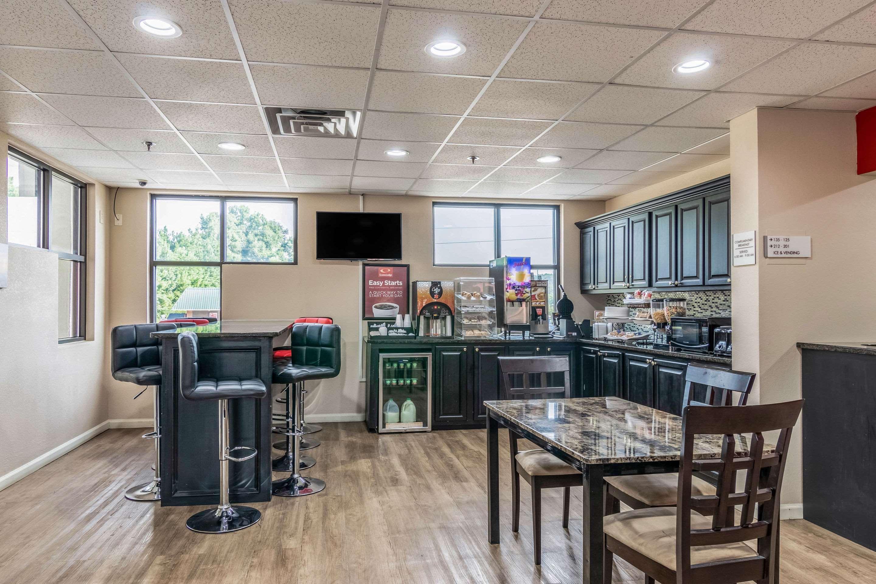 Americas Best Value Inn Opelika Exterior foto
