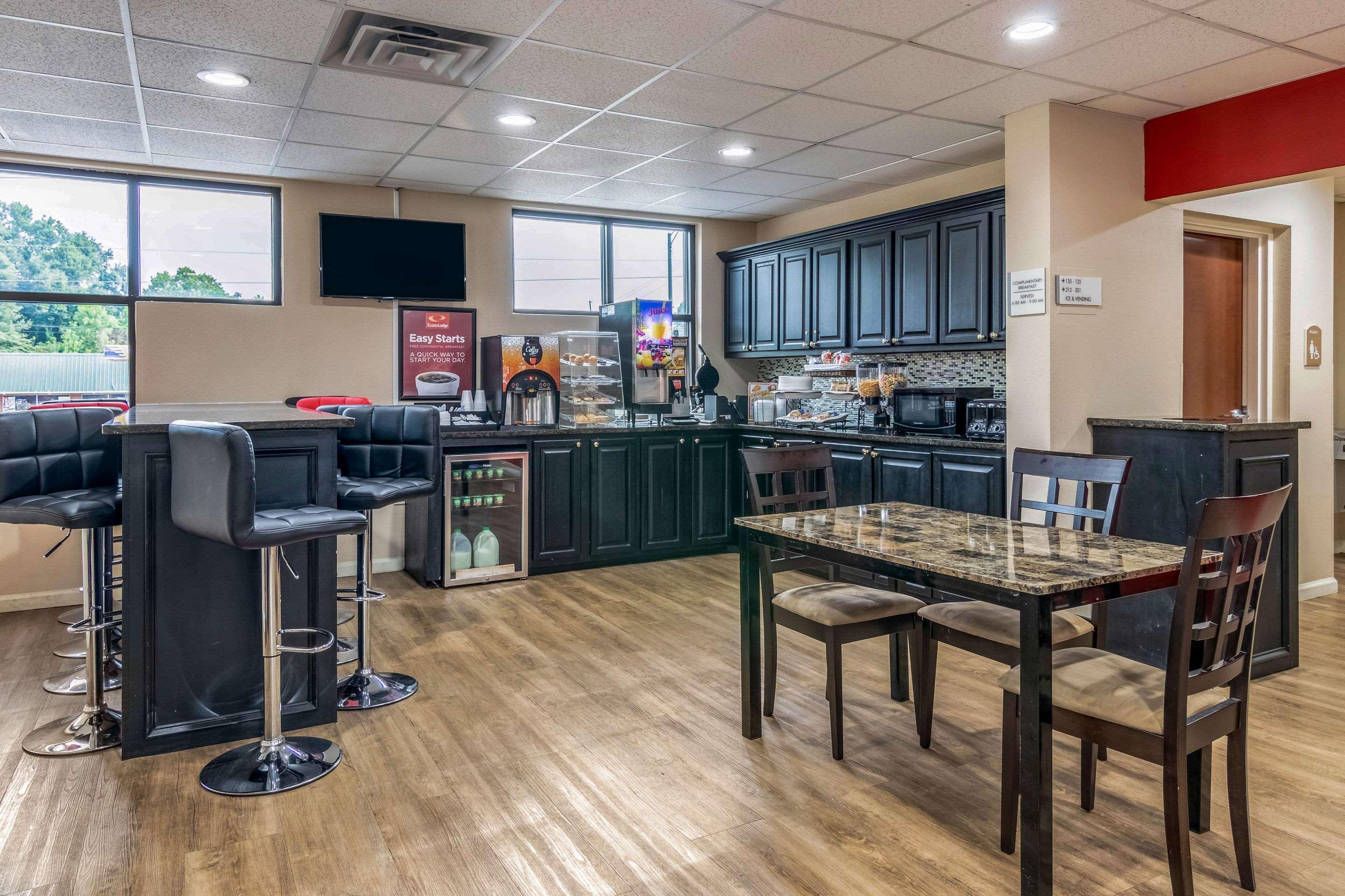 Americas Best Value Inn Opelika Exterior foto