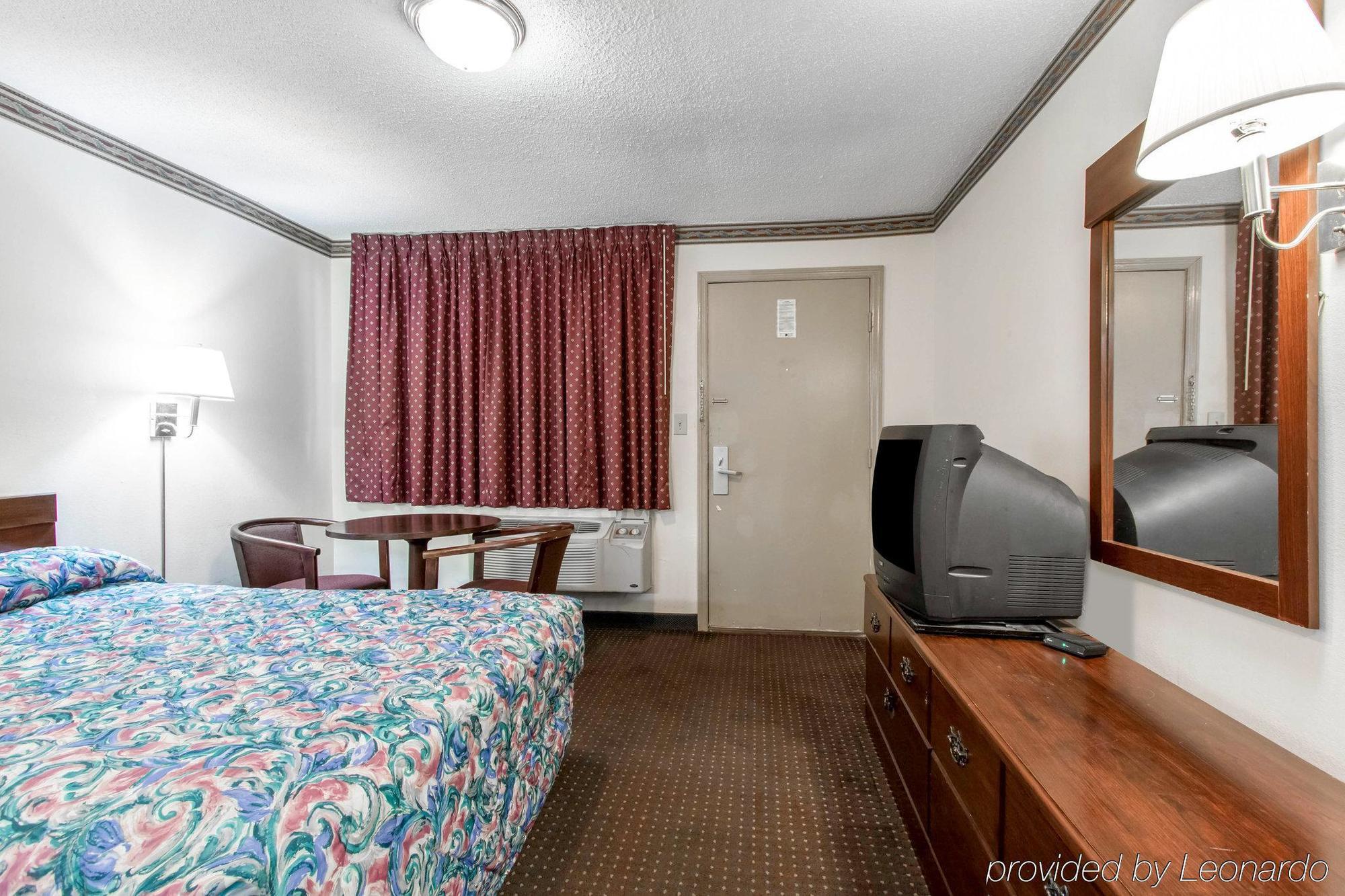 Americas Best Value Inn Opelika Exterior foto