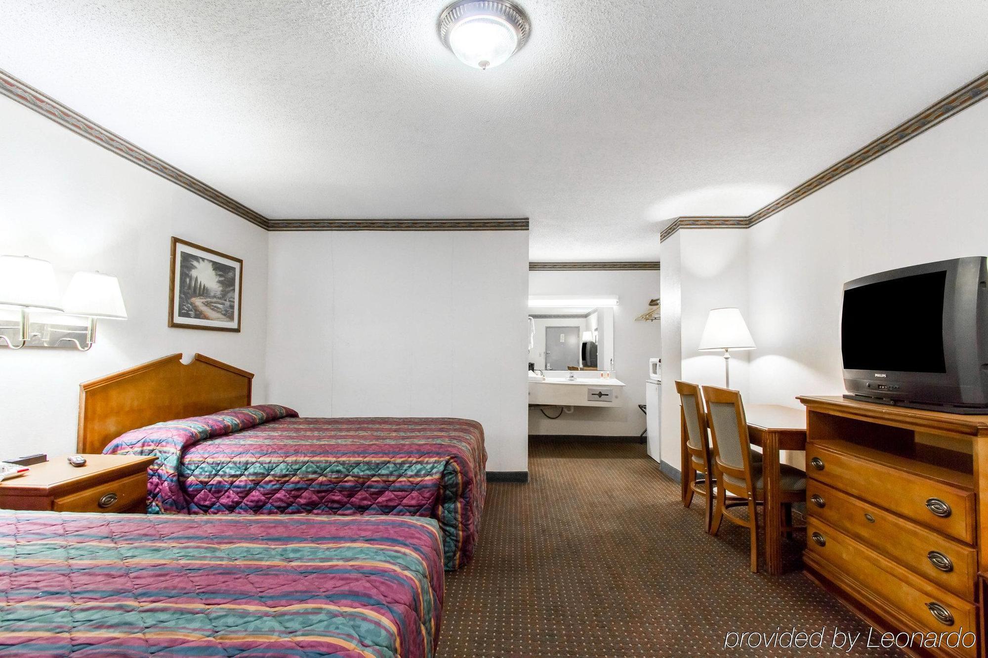 Americas Best Value Inn Opelika Exterior foto
