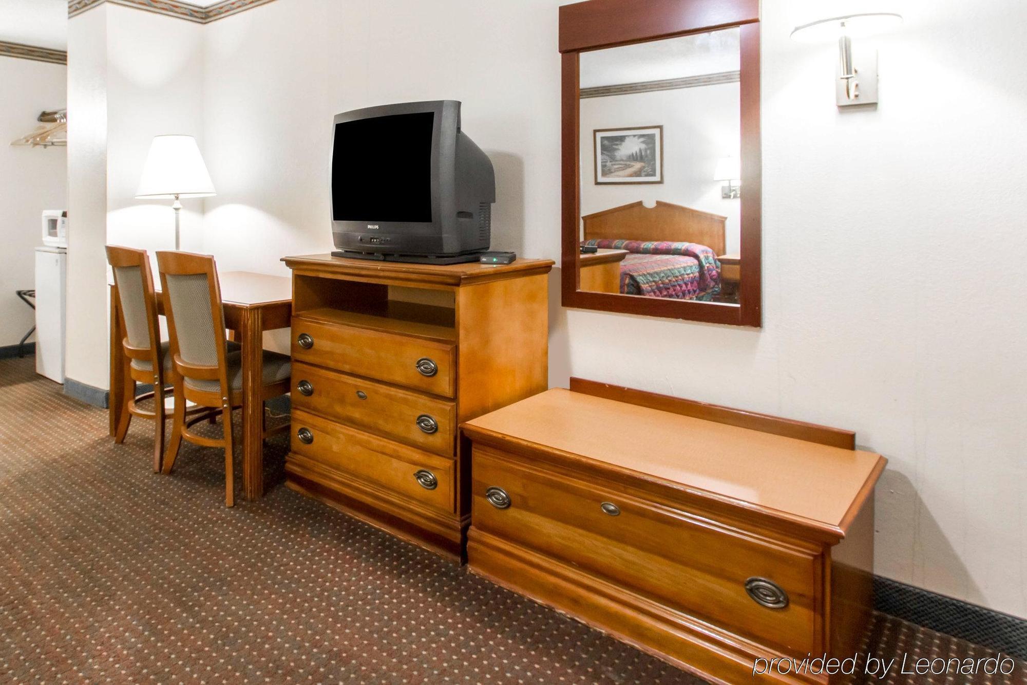 Americas Best Value Inn Opelika Exterior foto