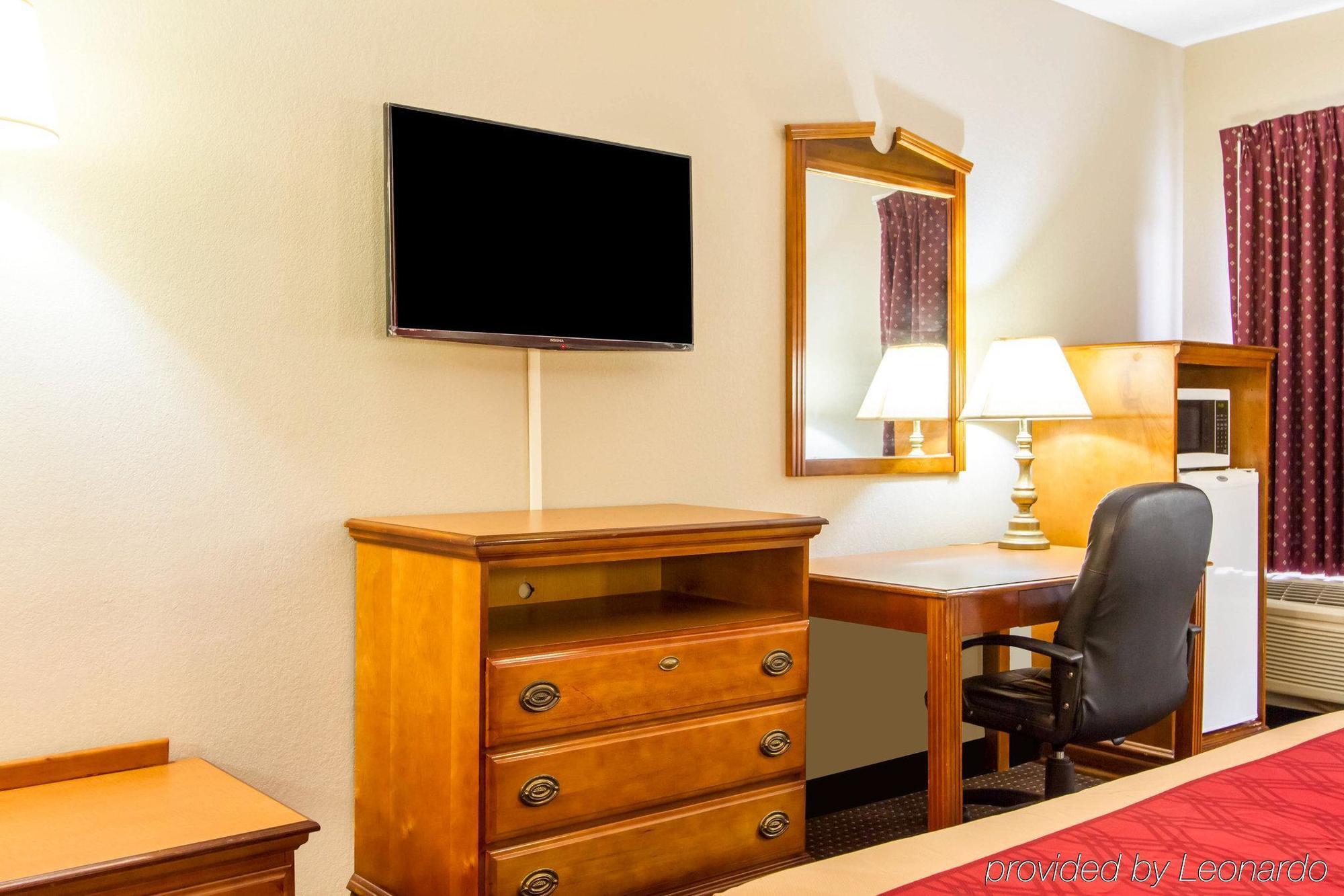 Americas Best Value Inn Opelika Exterior foto