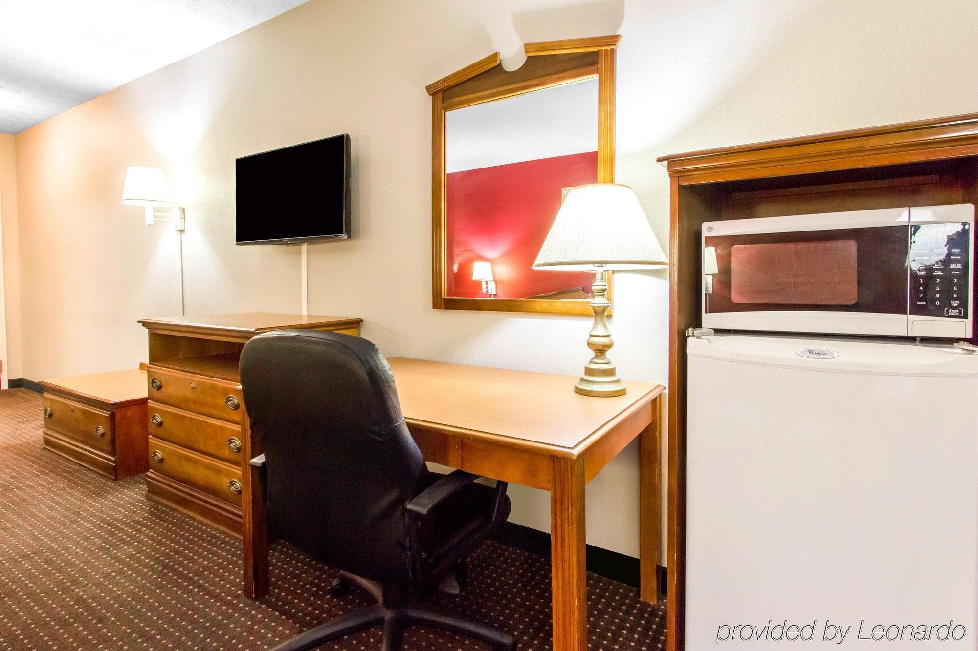 Americas Best Value Inn Opelika Exterior foto