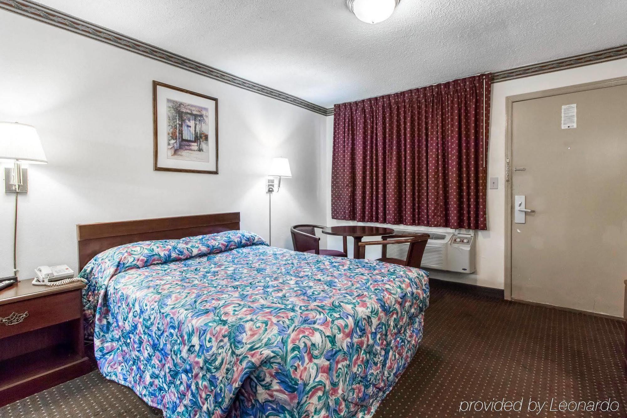 Americas Best Value Inn Opelika Exterior foto