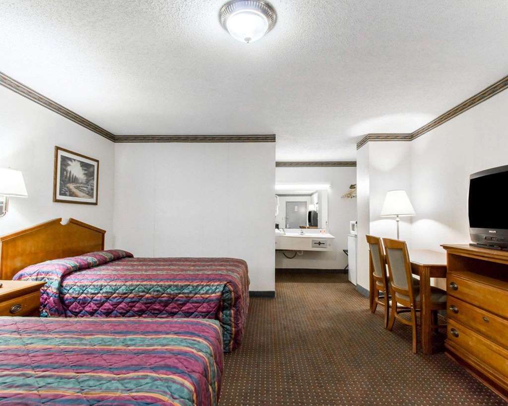 Americas Best Value Inn Opelika Quarto foto