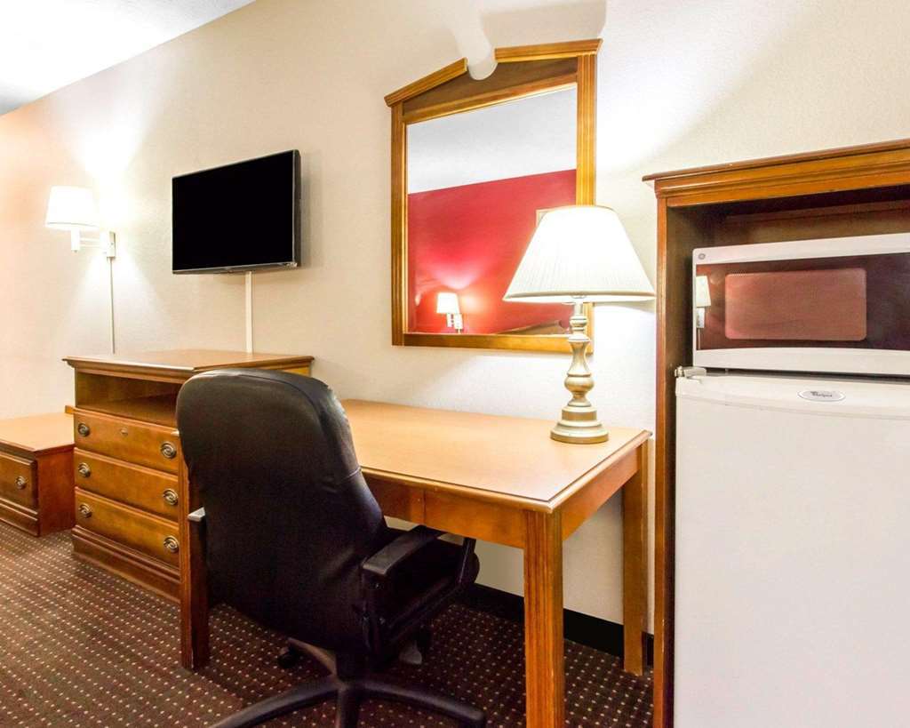 Americas Best Value Inn Opelika Quarto foto