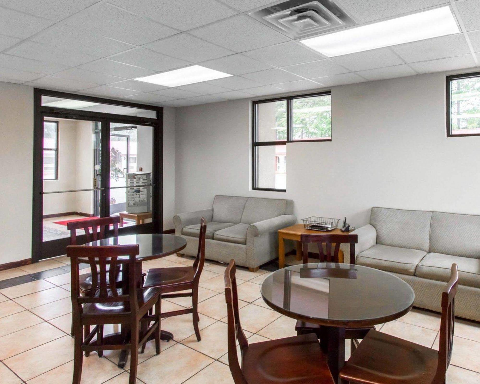 Americas Best Value Inn Opelika Exterior foto