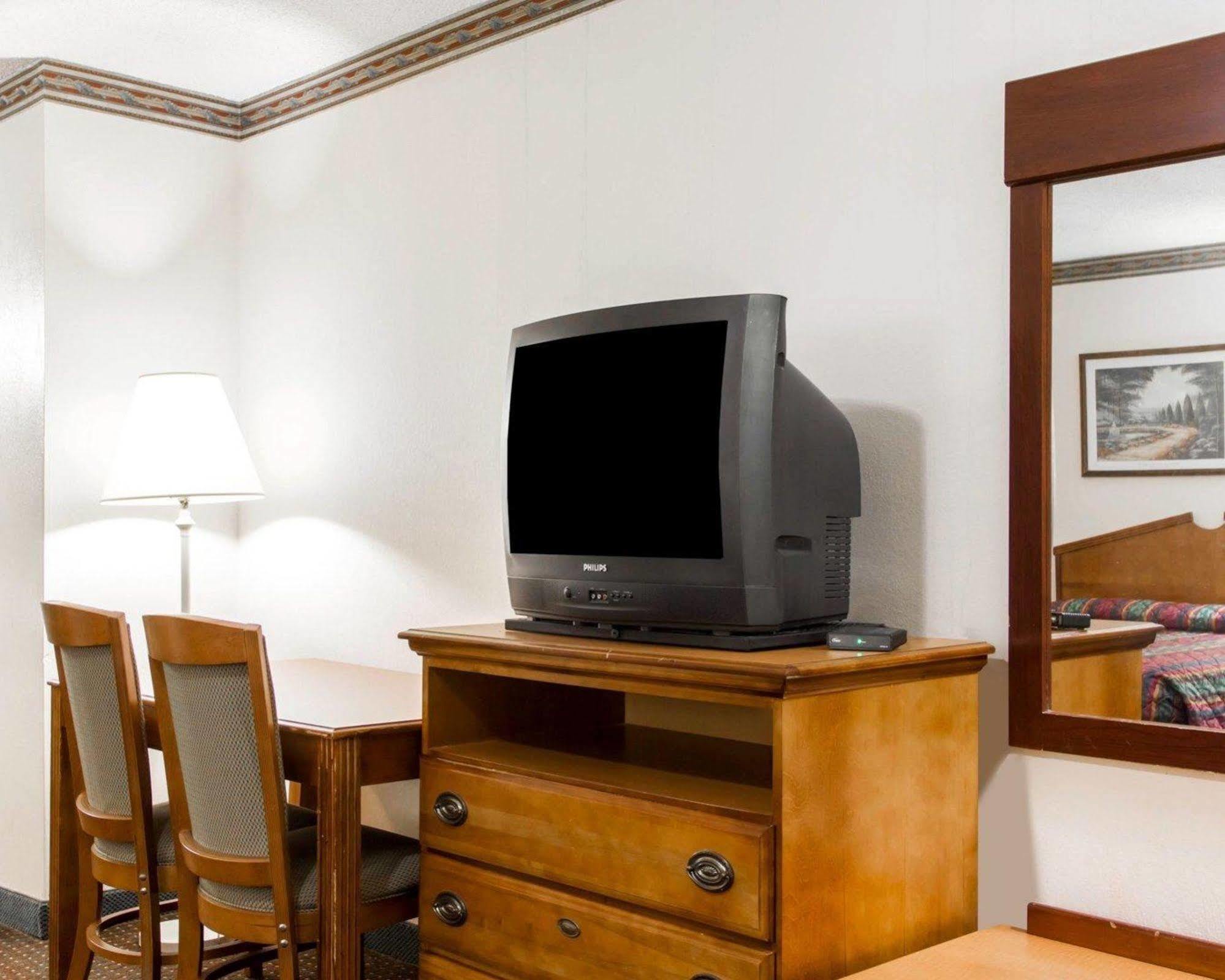 Americas Best Value Inn Opelika Exterior foto