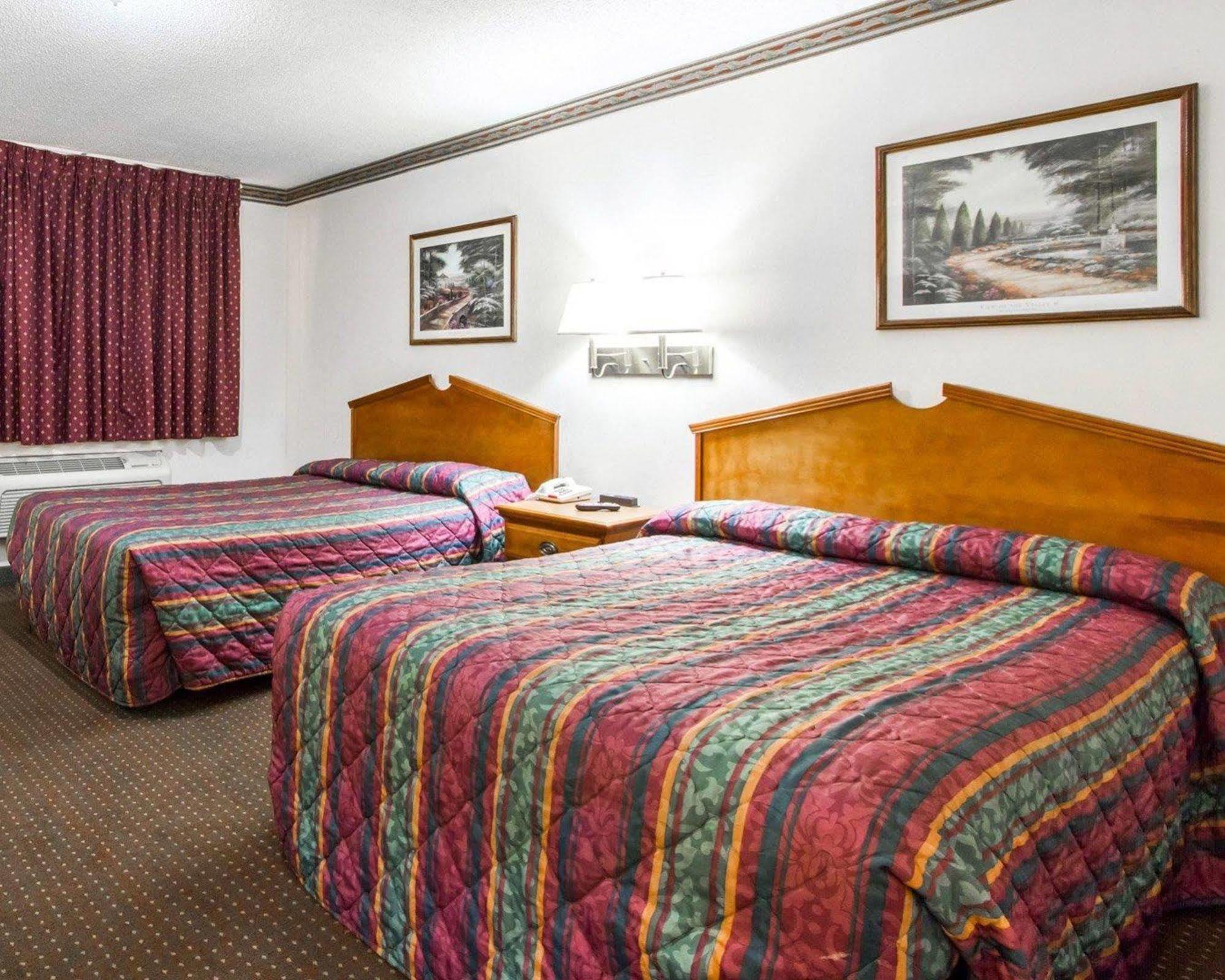 Americas Best Value Inn Opelika Exterior foto
