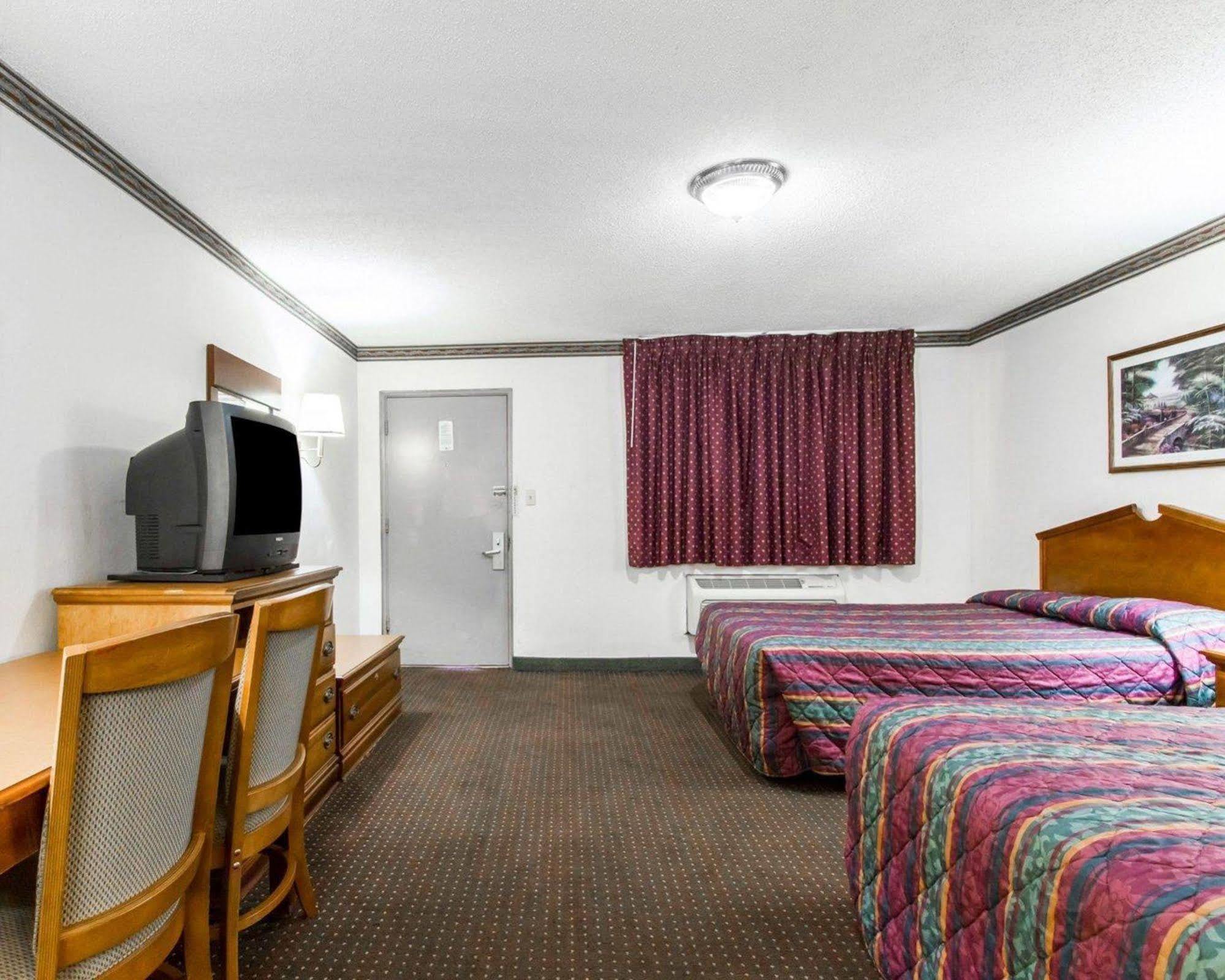 Americas Best Value Inn Opelika Exterior foto